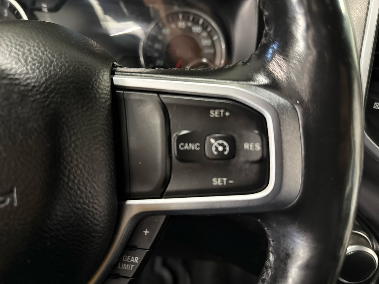 RAM 1500 Big Horn Crew Cab 4WD 2019 RAM 1500 Big Horn Crew Cab 4WD 2019