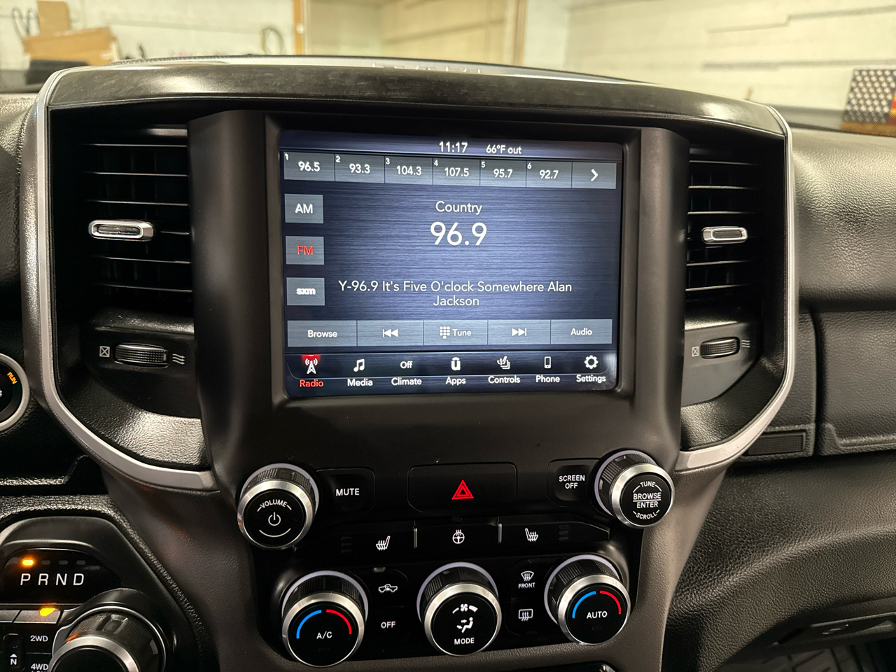 RAM 1500 Big Horn Crew Cab 4WD 2019 RAM 1500 Big Horn Crew Cab 4WD 2019