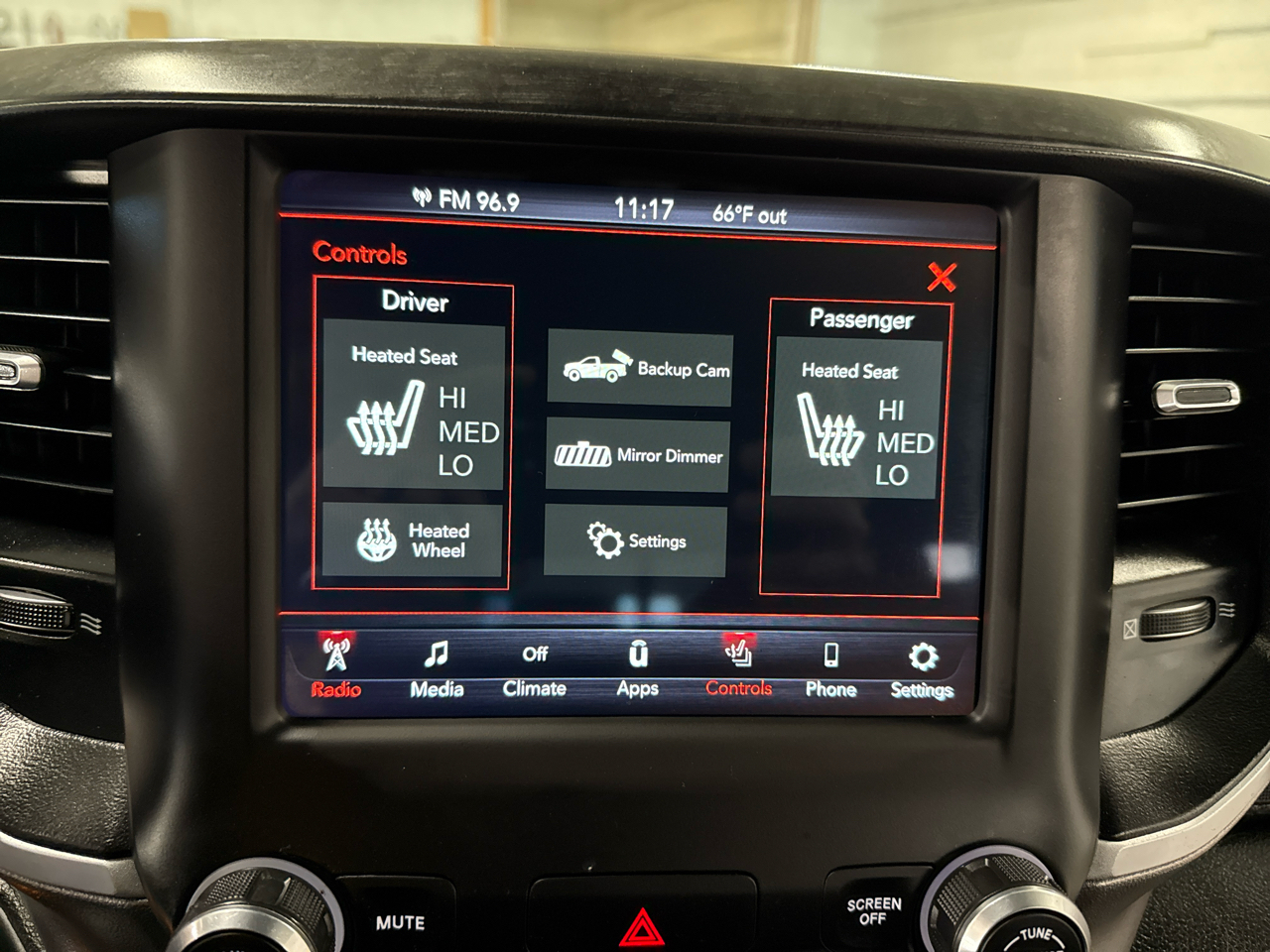 RAM 1500 Big Horn Crew Cab 4WD 2019 RAM 1500 Big Horn Crew Cab 4WD 2019