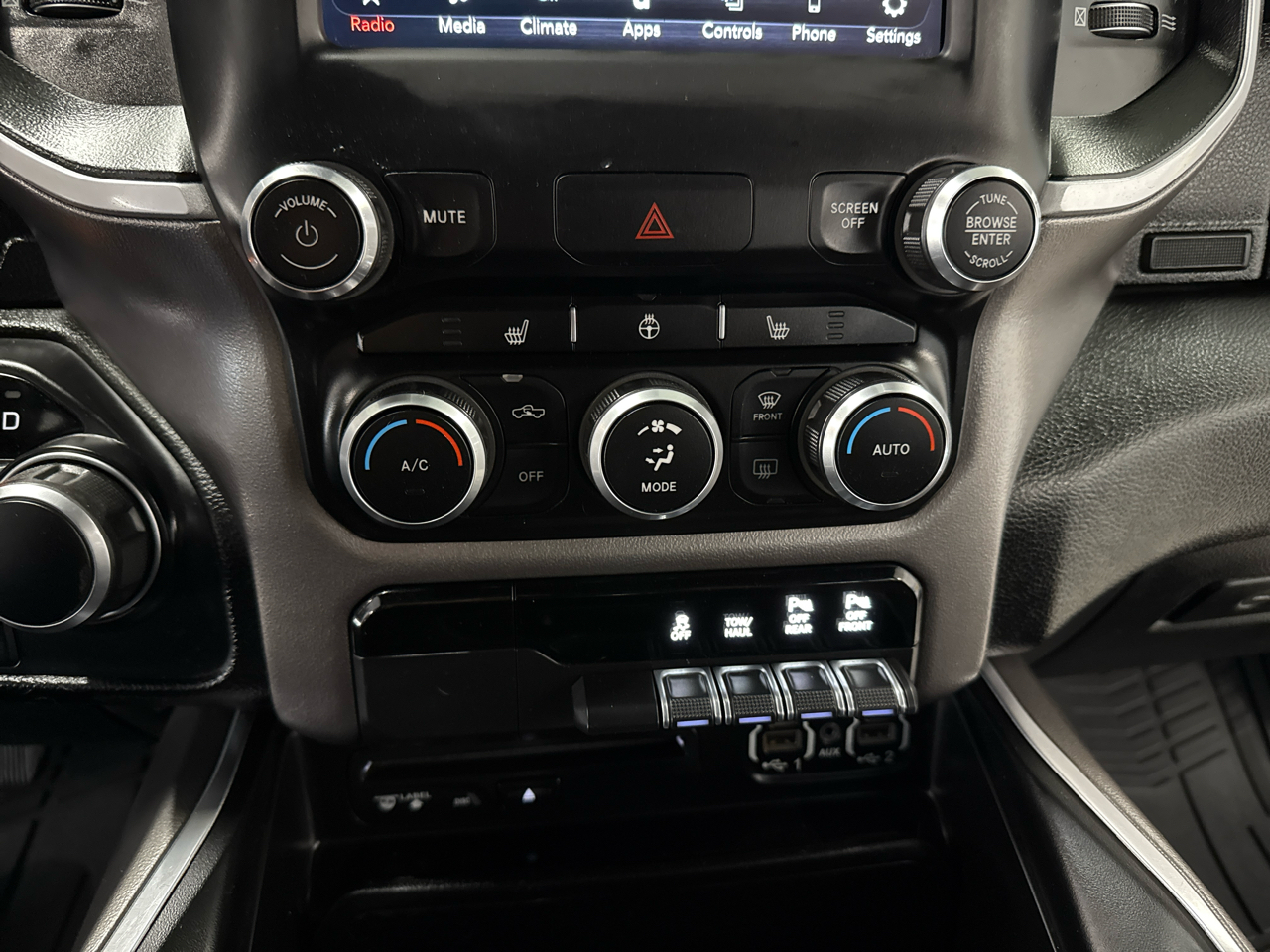 RAM 1500 Big Horn Crew Cab 4WD 2019 RAM 1500 Big Horn Crew Cab 4WD 2019