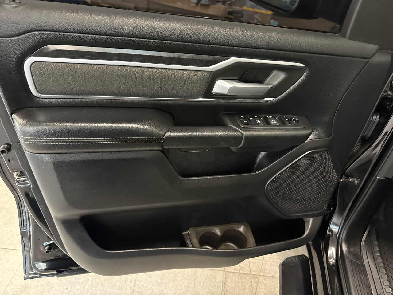 RAM 1500 Big Horn Crew Cab 4WD 2019 RAM 1500 Big Horn Crew Cab 4WD 2019