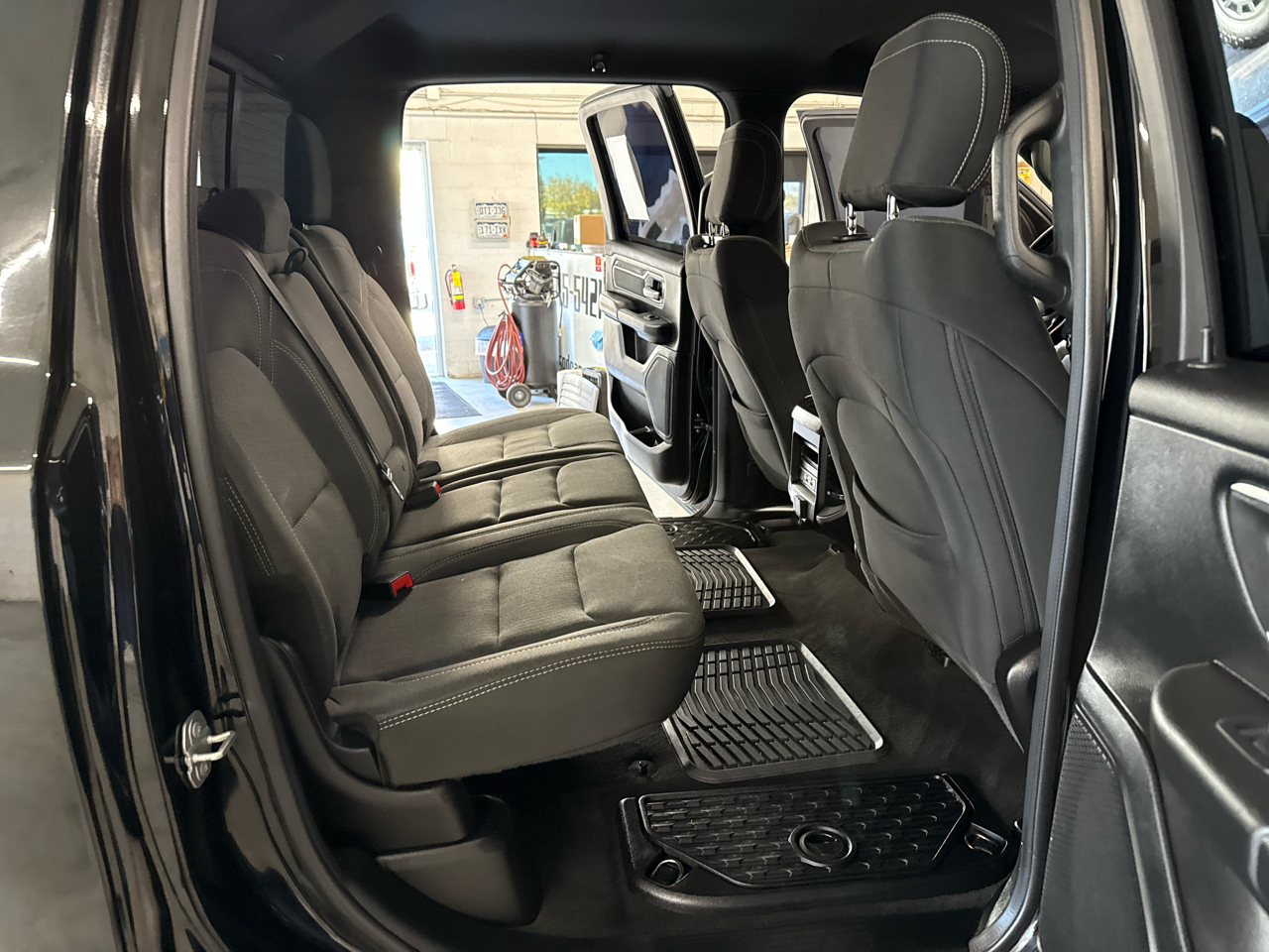 RAM 1500 Big Horn Crew Cab 4WD 2019 RAM 1500 Big Horn Crew Cab 4WD 2019