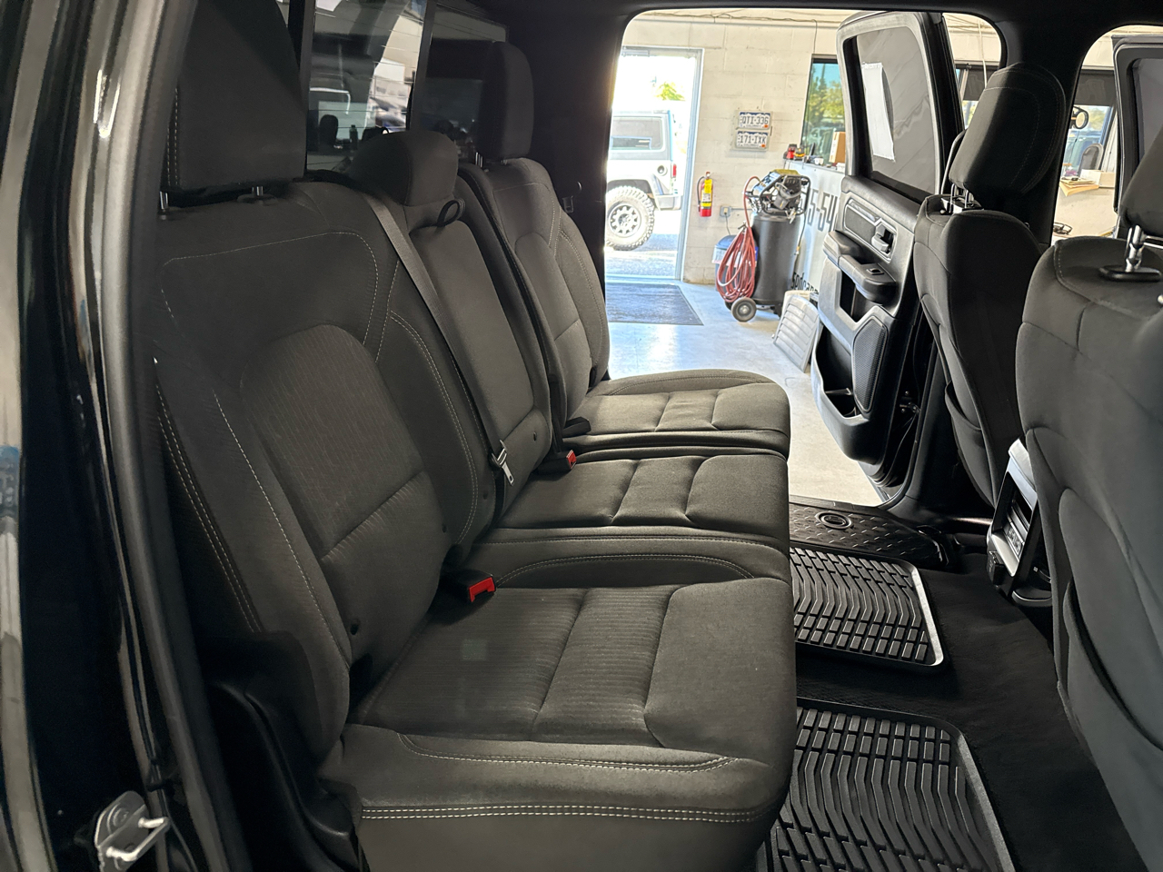 RAM 1500 Big Horn Crew Cab 4WD 2019 RAM 1500 Big Horn Crew Cab 4WD 2019