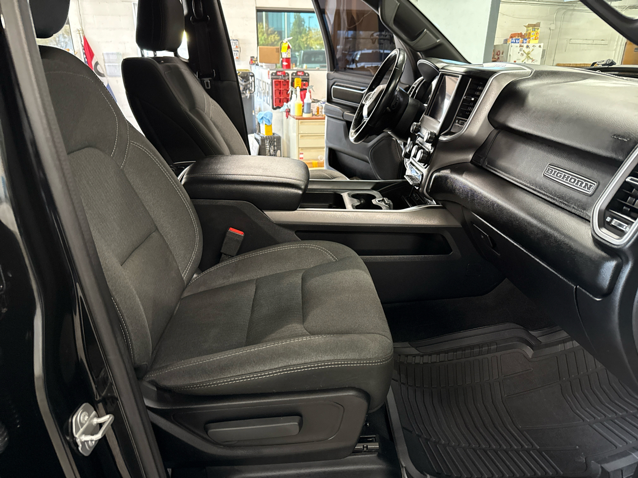 RAM 1500 Big Horn Crew Cab 4WD 2019 RAM 1500 Big Horn Crew Cab 4WD 2019