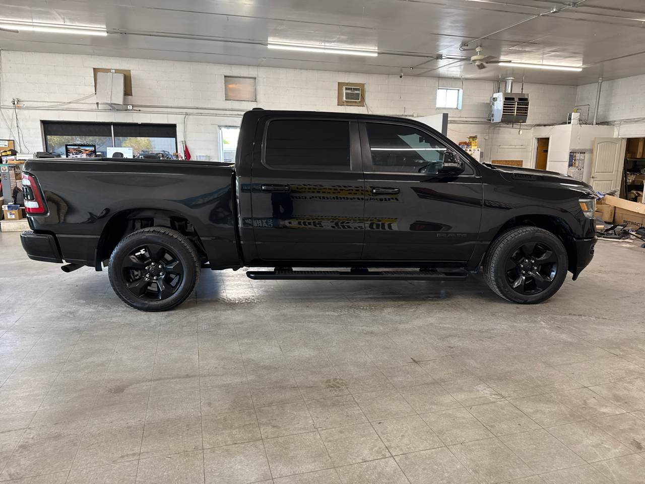 RAM 1500 Big Horn Crew Cab 4WD 2019 RAM 1500 Big Horn Crew Cab 4WD 2019