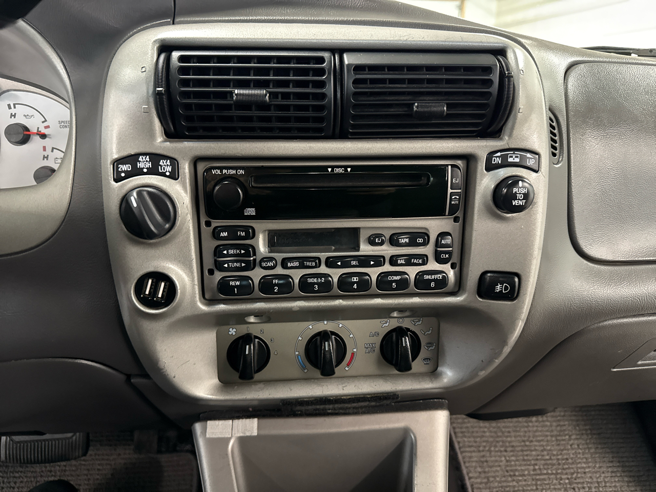 Ford Explorer Sport Trac XLT 4WD 2002