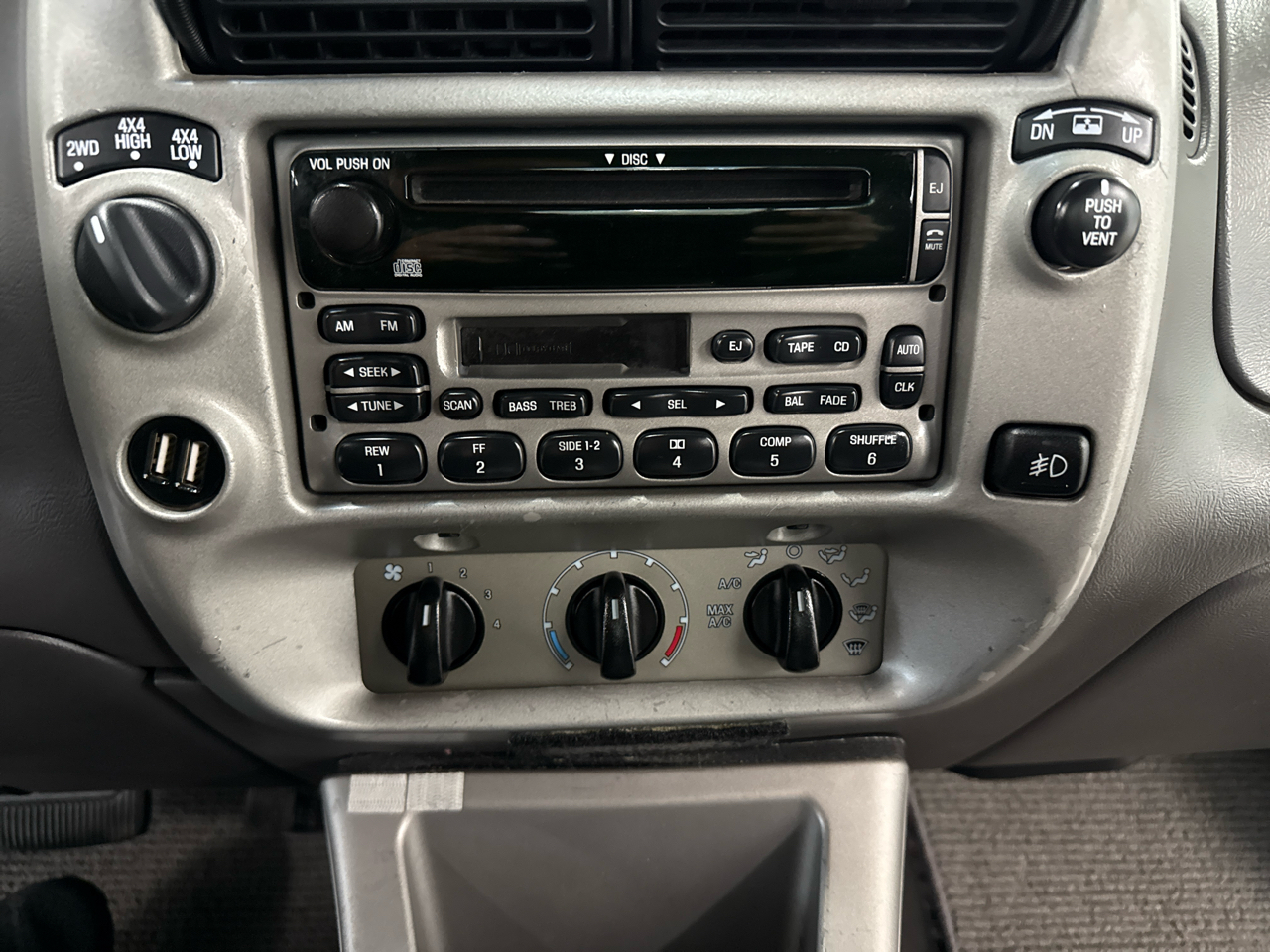 Ford Explorer Sport Trac XLT 4WD 2002