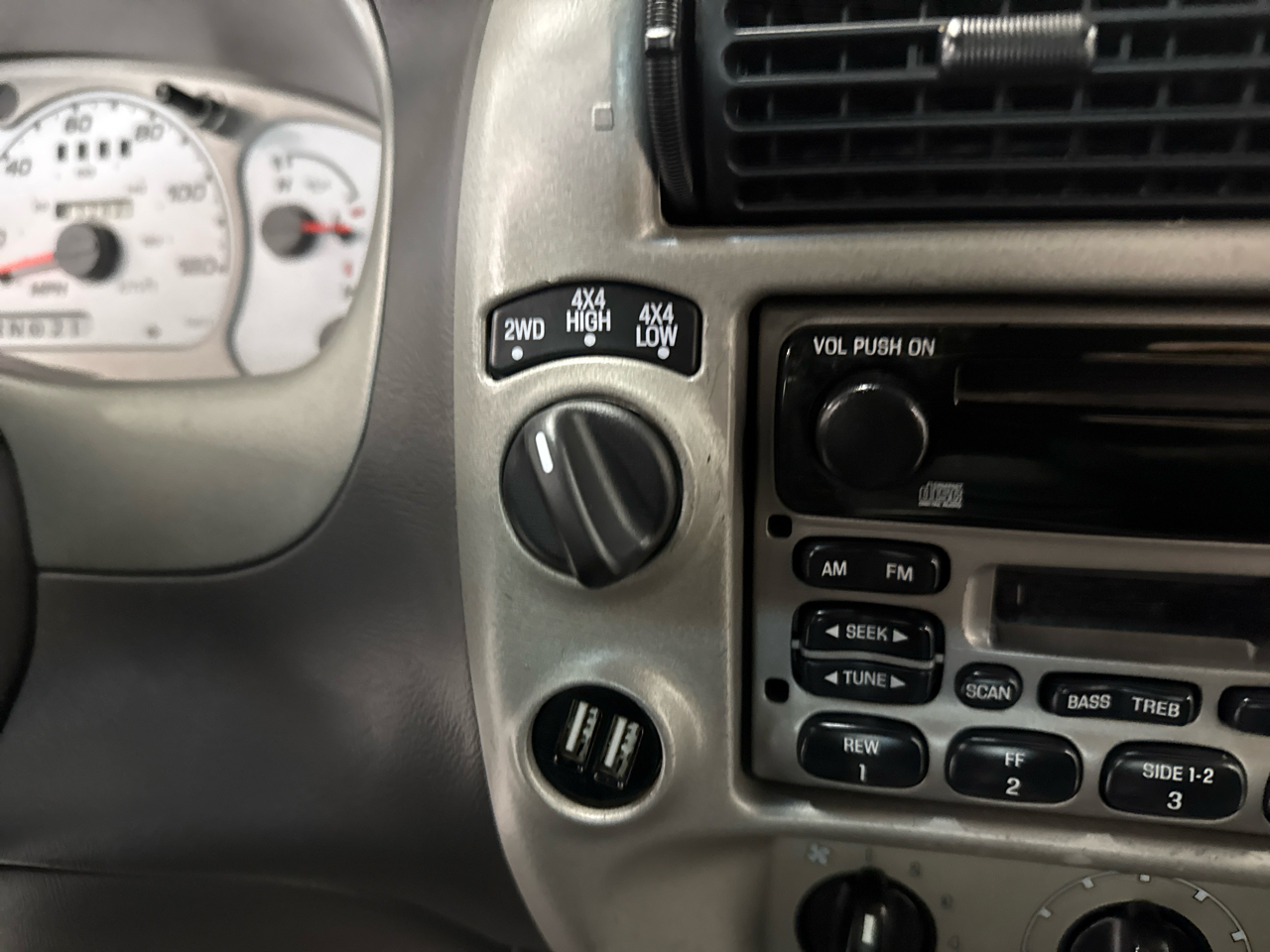 Ford Explorer Sport Trac XLT 4WD 2002