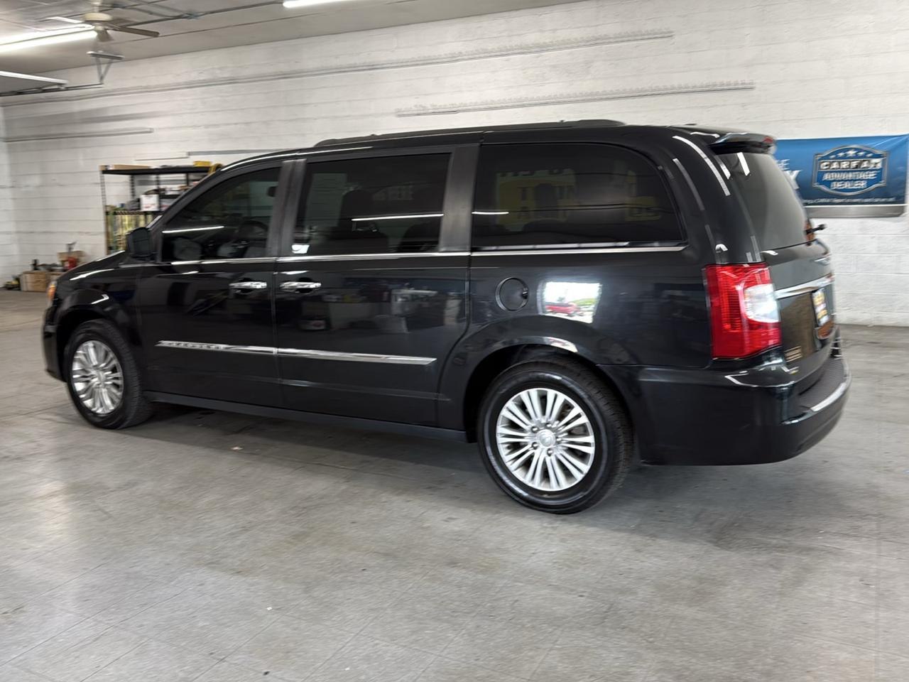 Chrysler Town & Country Touring-L 2016