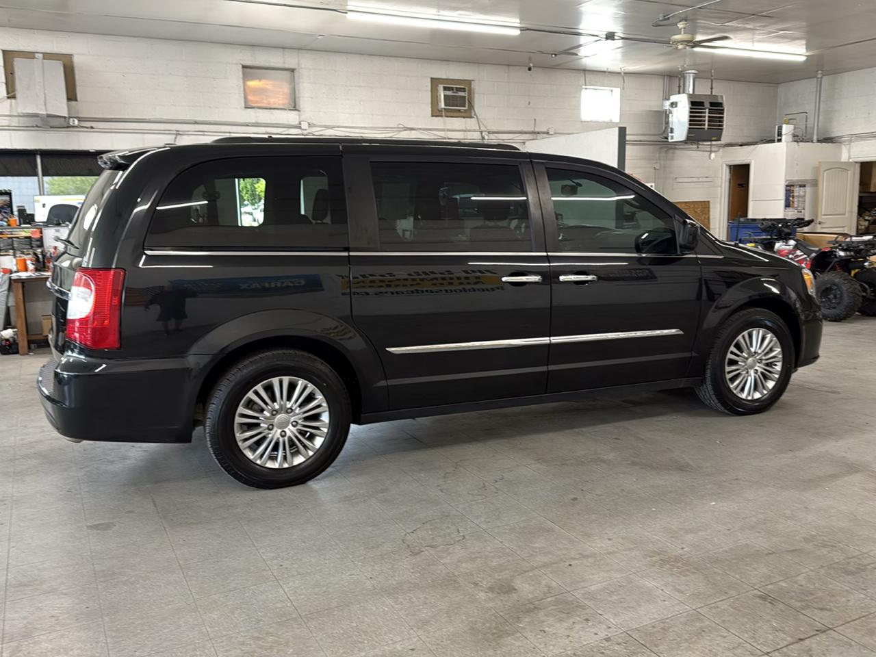 Chrysler Town & Country Touring-L 2016