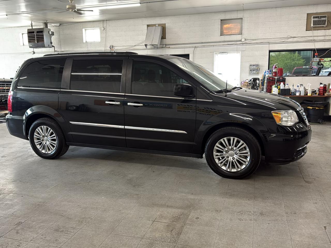 Chrysler Town & Country Touring-L 2016