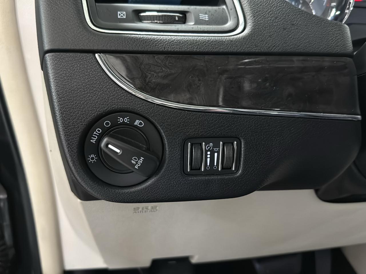 Chrysler Town & Country Touring-L 2016