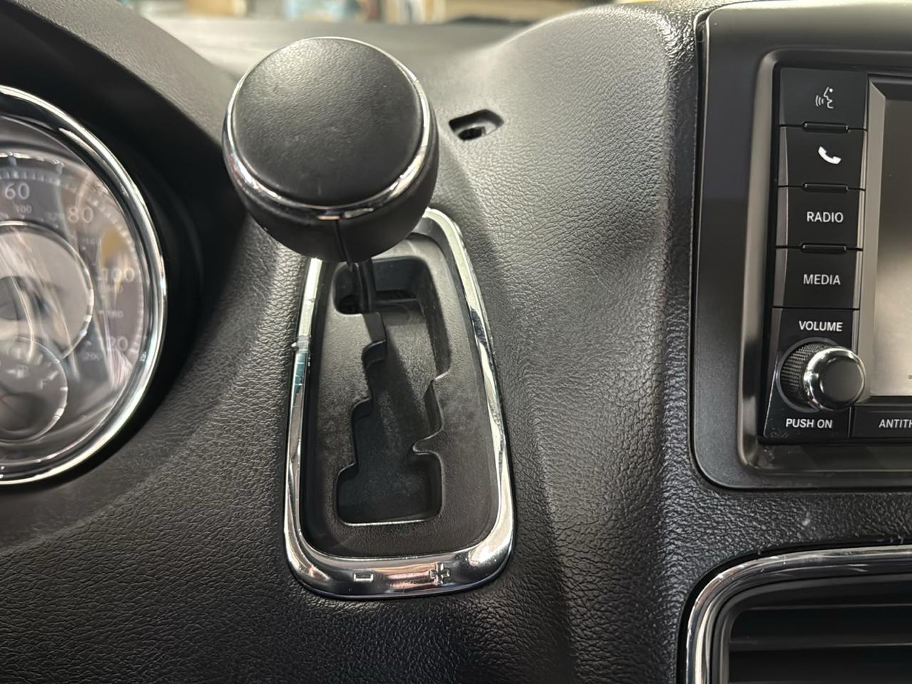Chrysler Town & Country Touring-L 2016