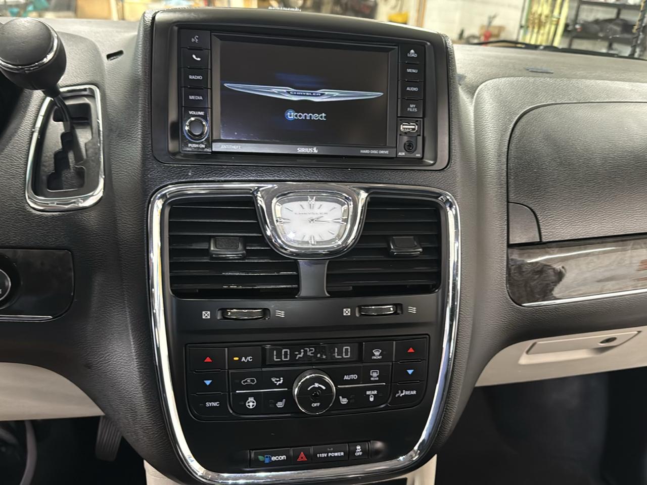 Chrysler Town & Country Touring-L 2016