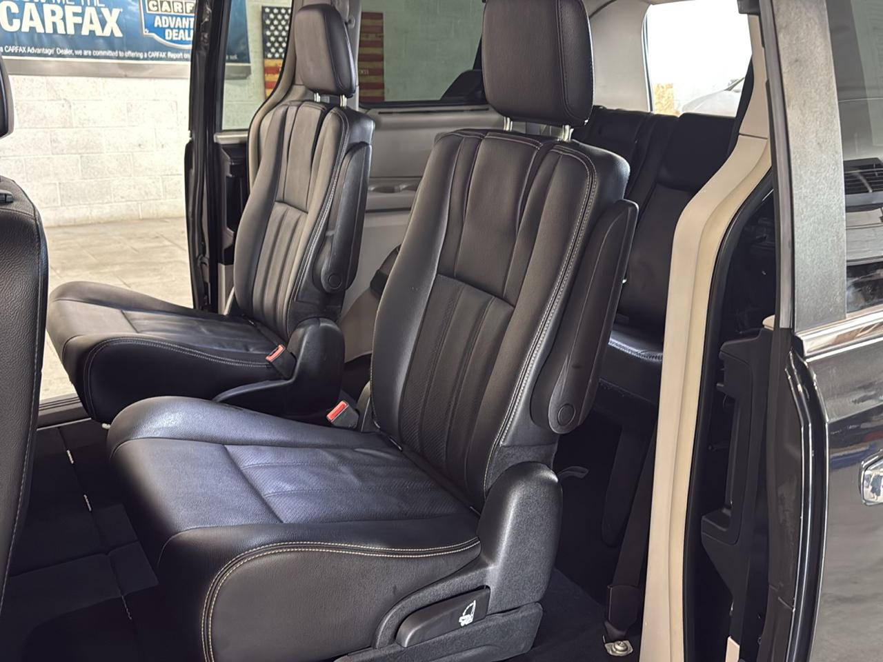 Chrysler Town & Country Touring-L 2016