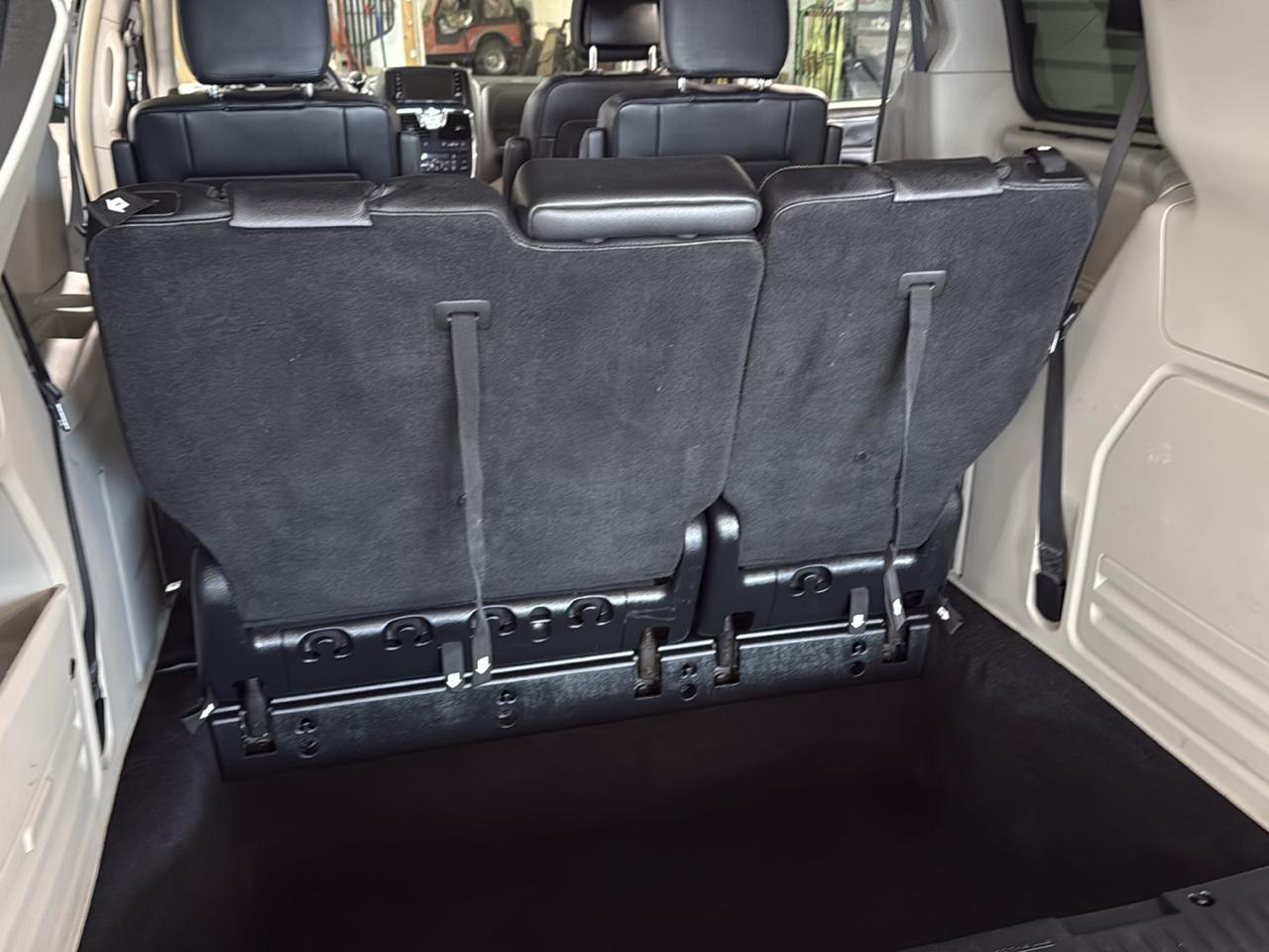 Chrysler Town & Country Touring-L 2016