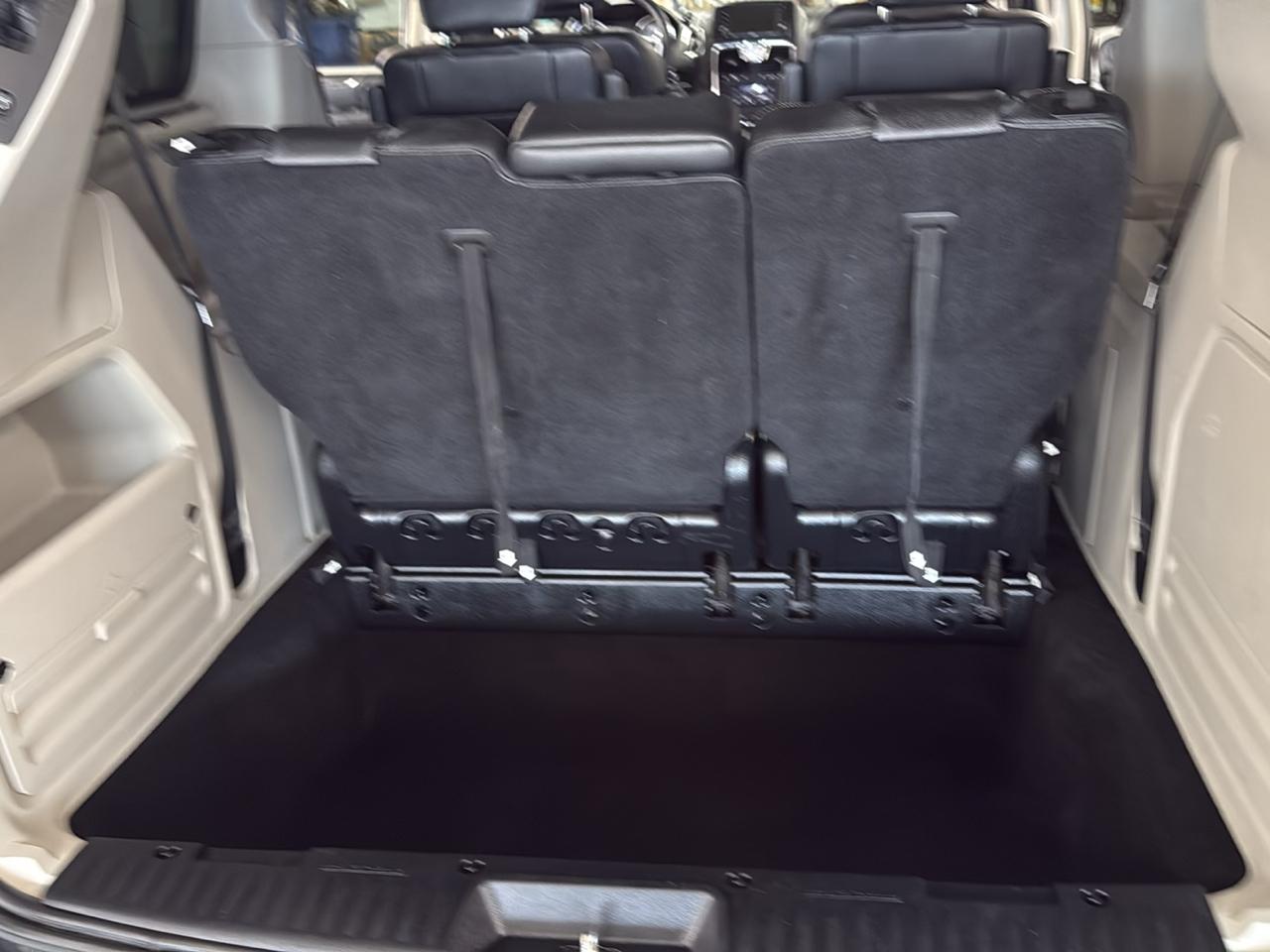 Chrysler Town & Country Touring-L 2016