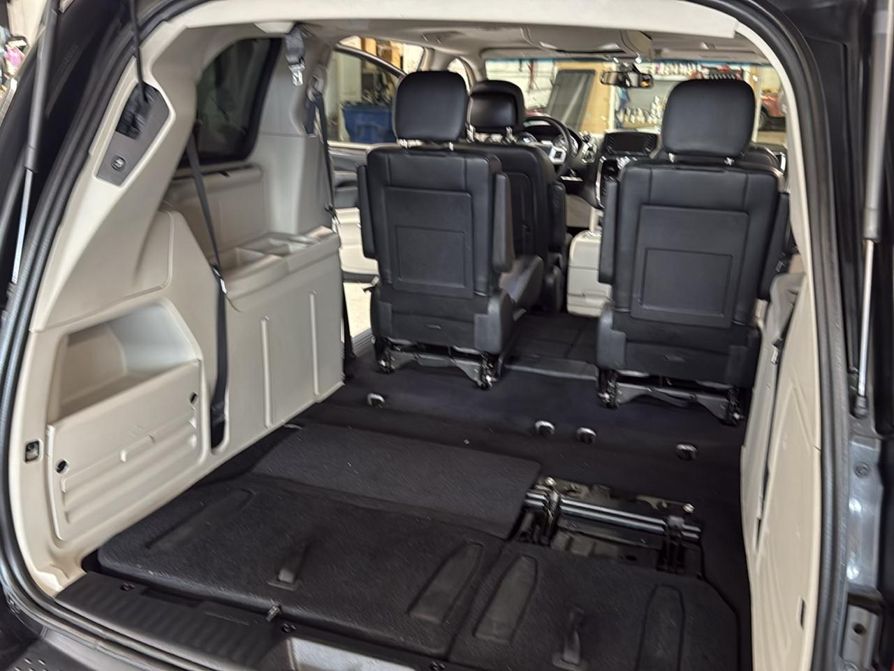 Chrysler Town & Country Touring-L 2016