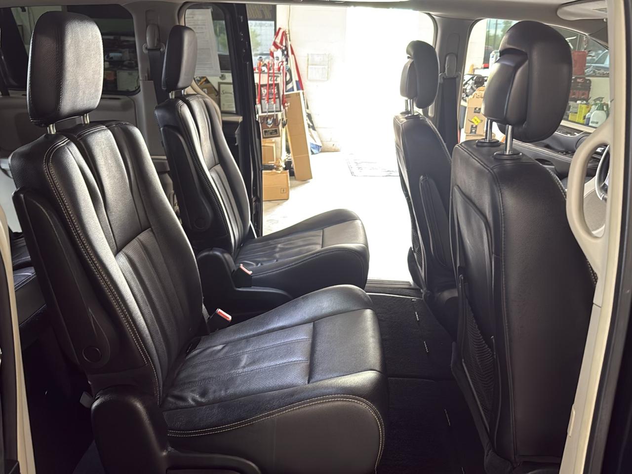 Chrysler Town & Country Touring-L 2016