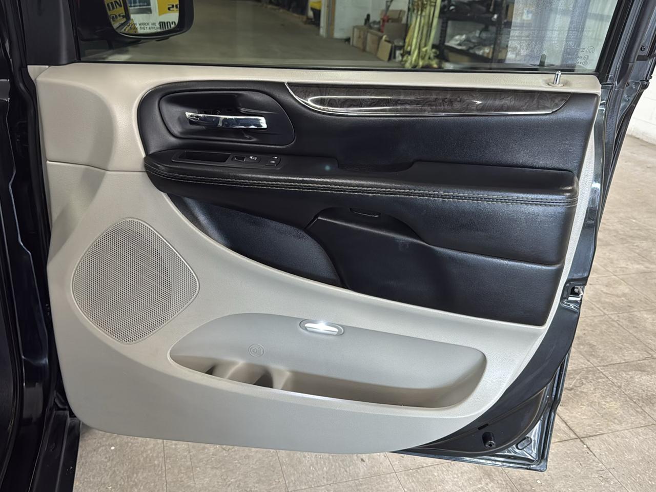 Chrysler Town & Country Touring-L 2016