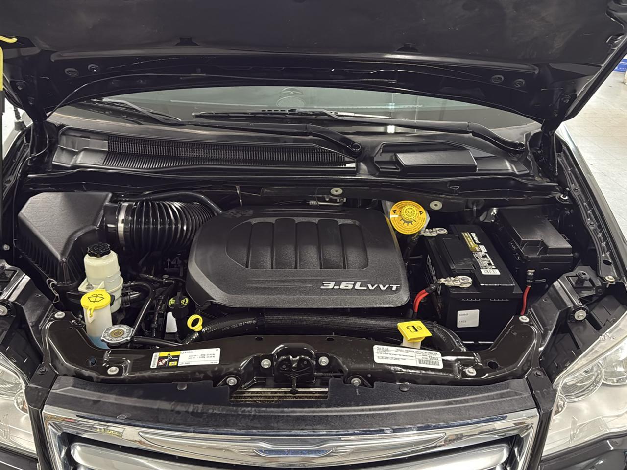 Chrysler Town & Country Touring-L 2016