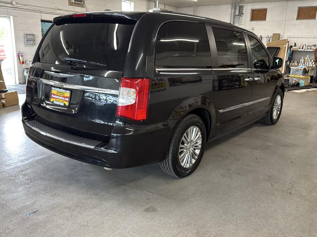 Chrysler Town & Country Touring-L 2016