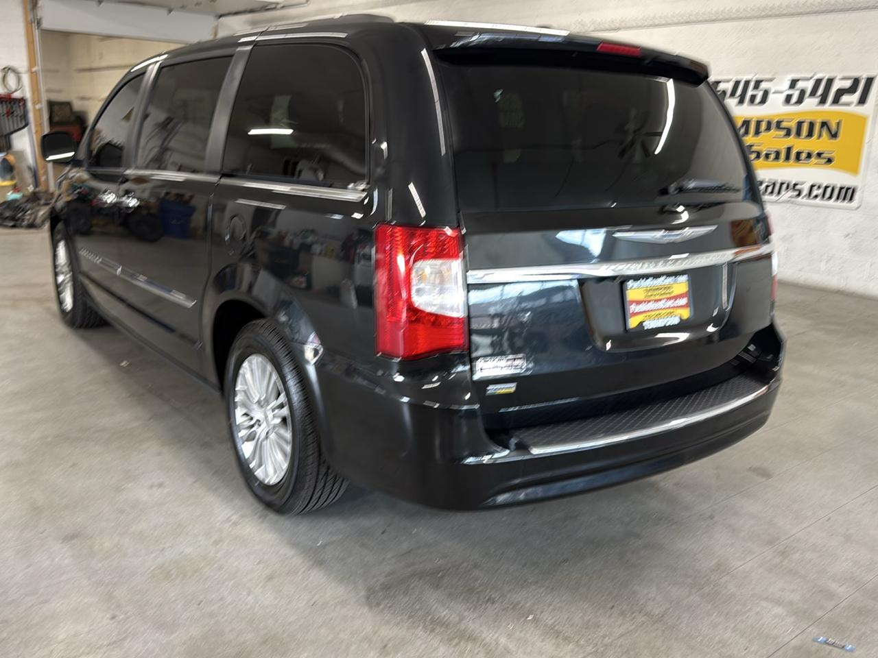 Chrysler Town & Country Touring-L 2016