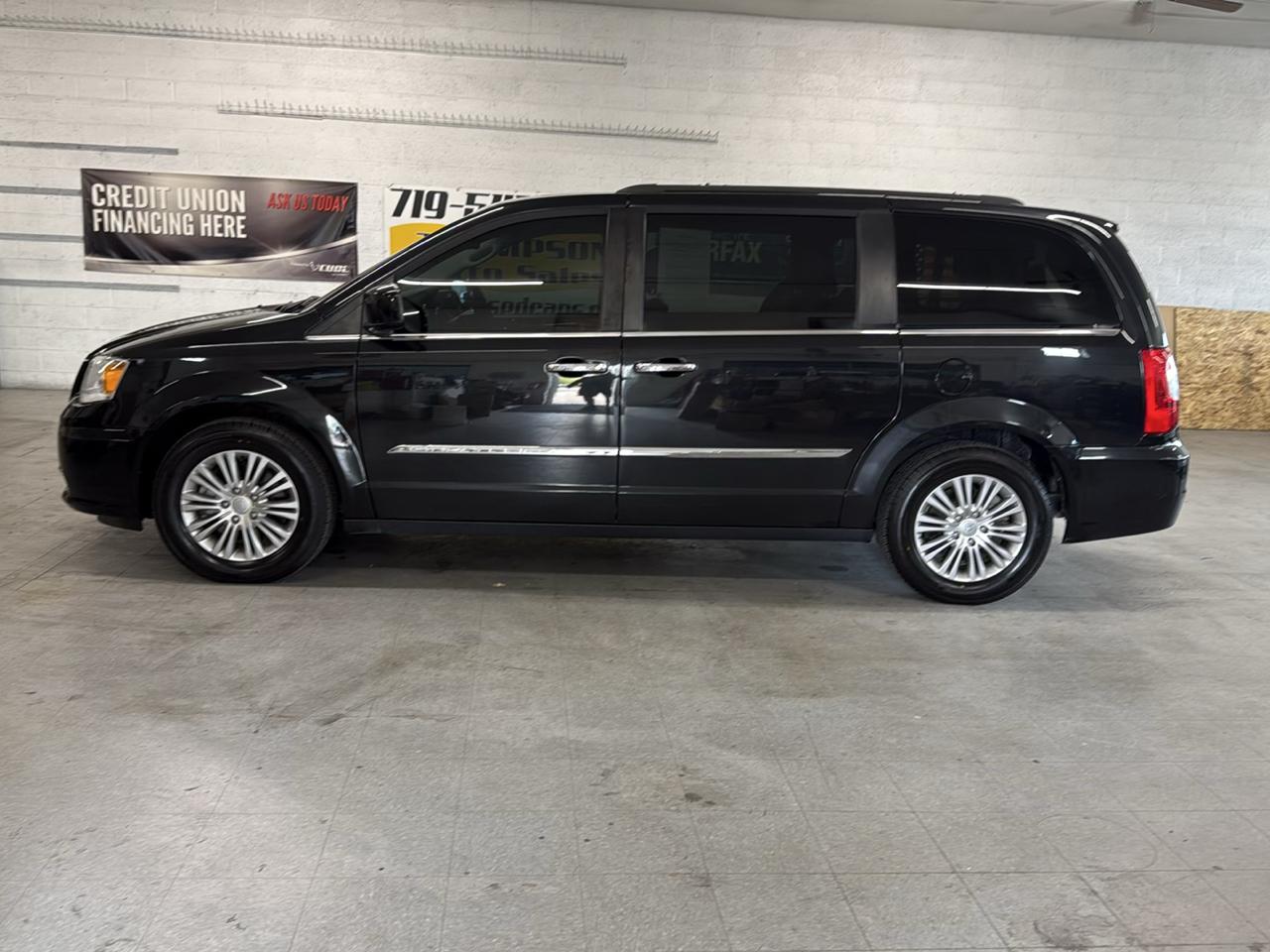 Chrysler Town & Country Touring-L 2016