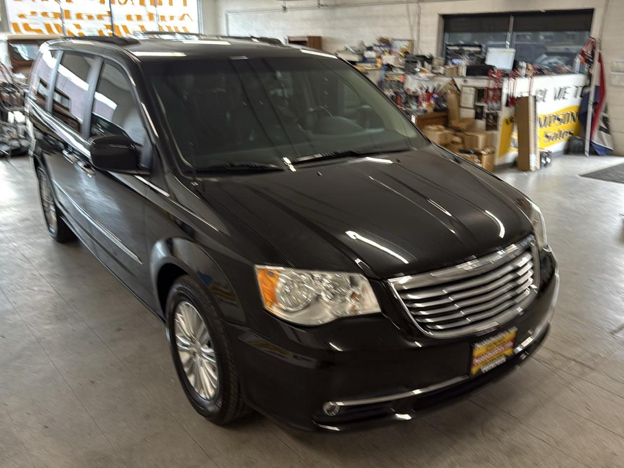 Chrysler Town & Country Touring-L 2016