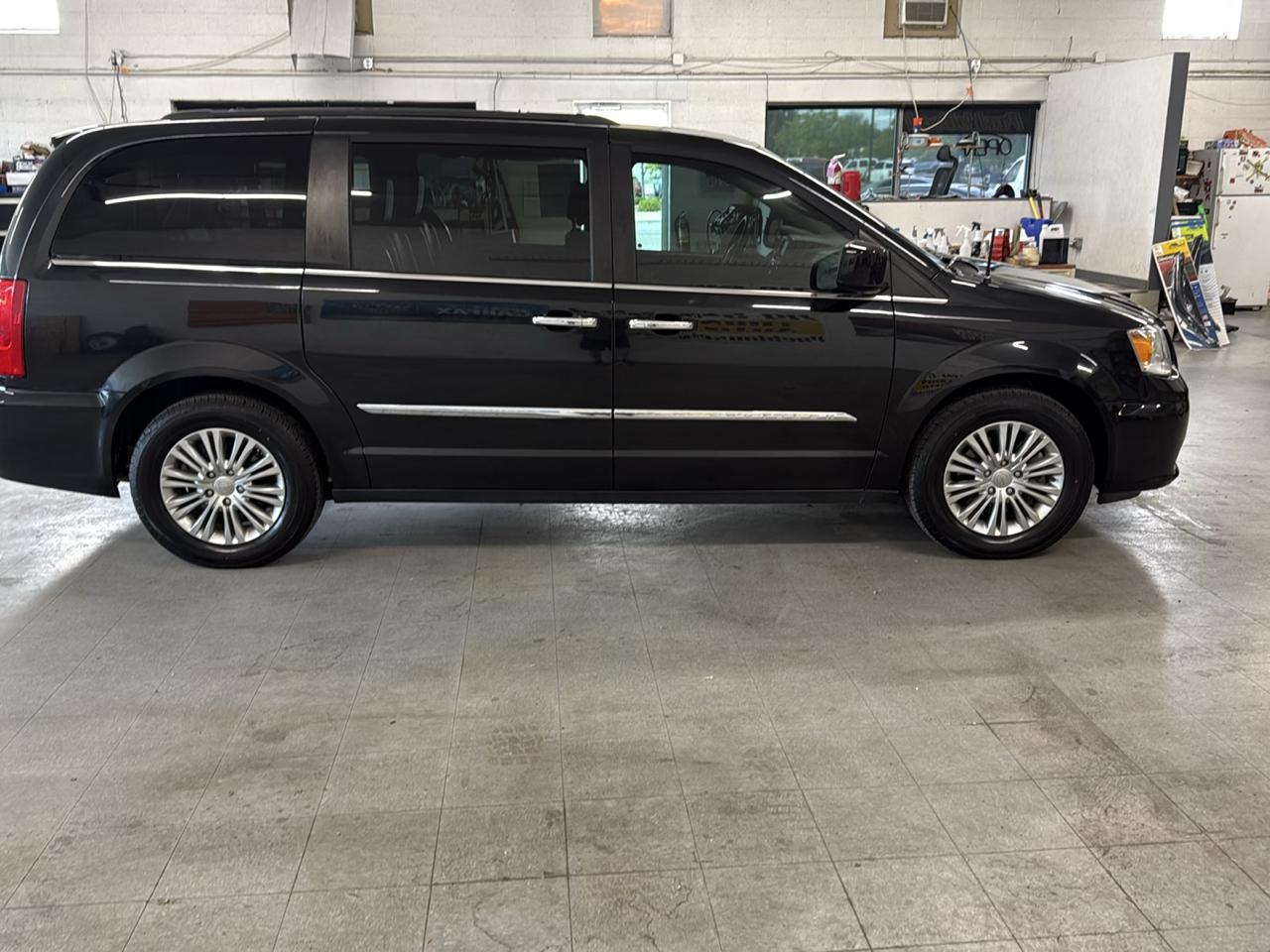 Chrysler Town & Country Touring-L 2016