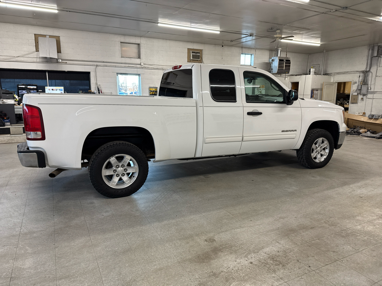 GMC Sierra 1500 SLE Ext. Cab 2WD 2011