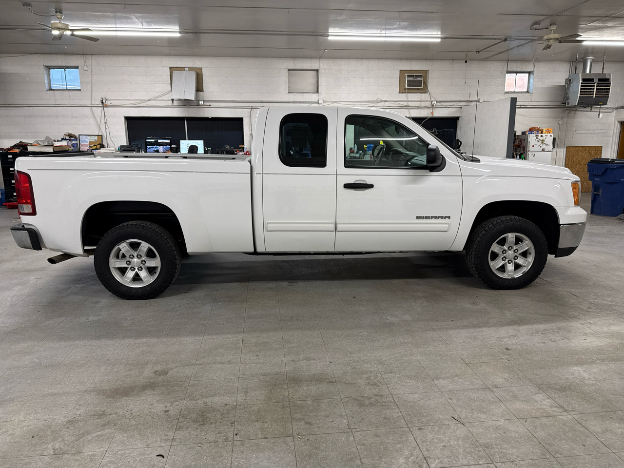 GMC Sierra 1500 SLE Ext. Cab 2WD 2011