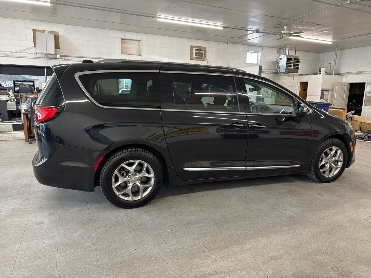 Chrysler Pacifica Limited 2018