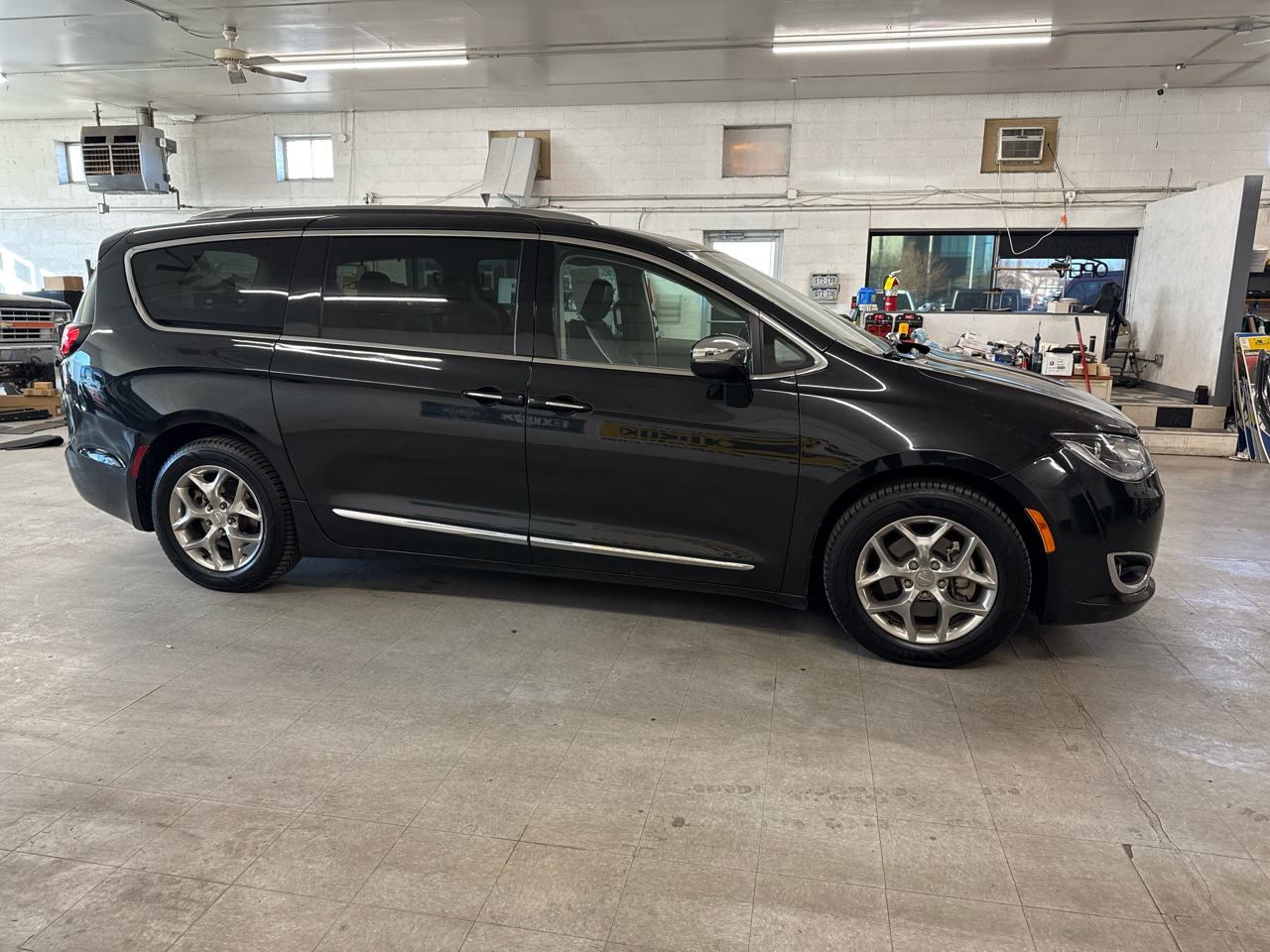 Chrysler Pacifica Limited 2018
