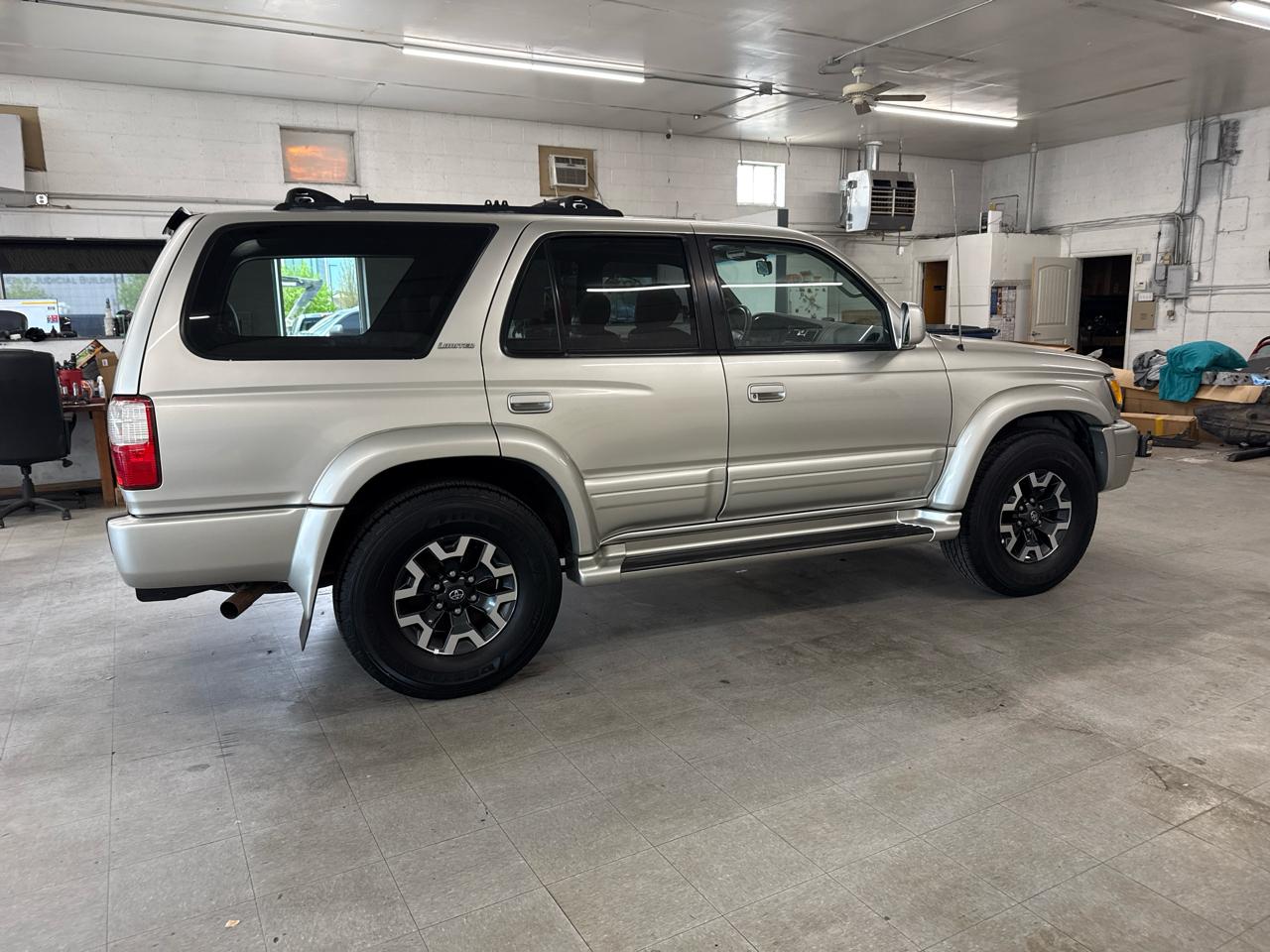 Toyota 4Runner Limited 4WD 2001