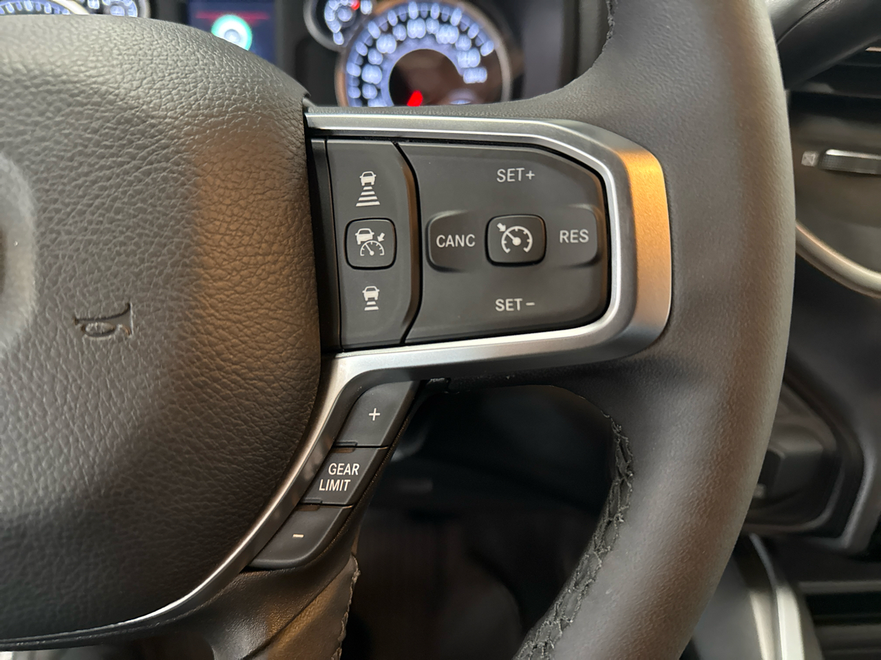 RAM 2500 Big Horn Crew Cab 4WD 2025