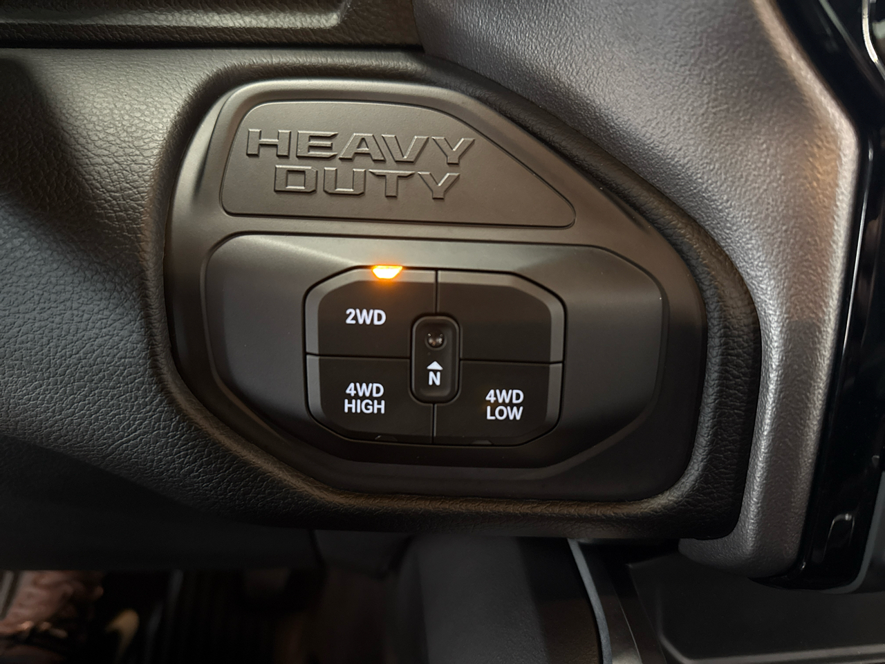 RAM 2500 Big Horn Crew Cab 4WD 2025