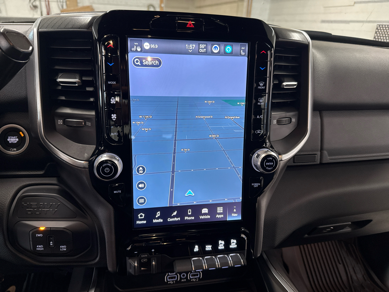 RAM 2500 Big Horn Crew Cab 4WD 2025