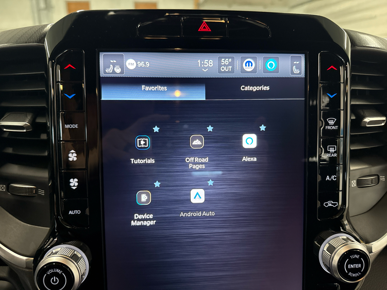 RAM 2500 Big Horn Crew Cab 4WD 2025