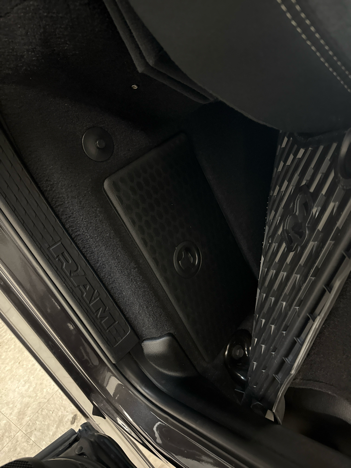 RAM 2500 Big Horn Crew Cab 4WD 2025