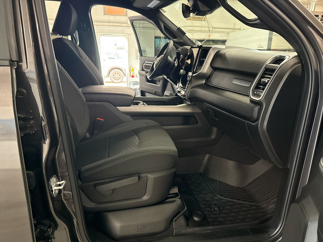 RAM 2500 Big Horn Crew Cab 4WD 2025