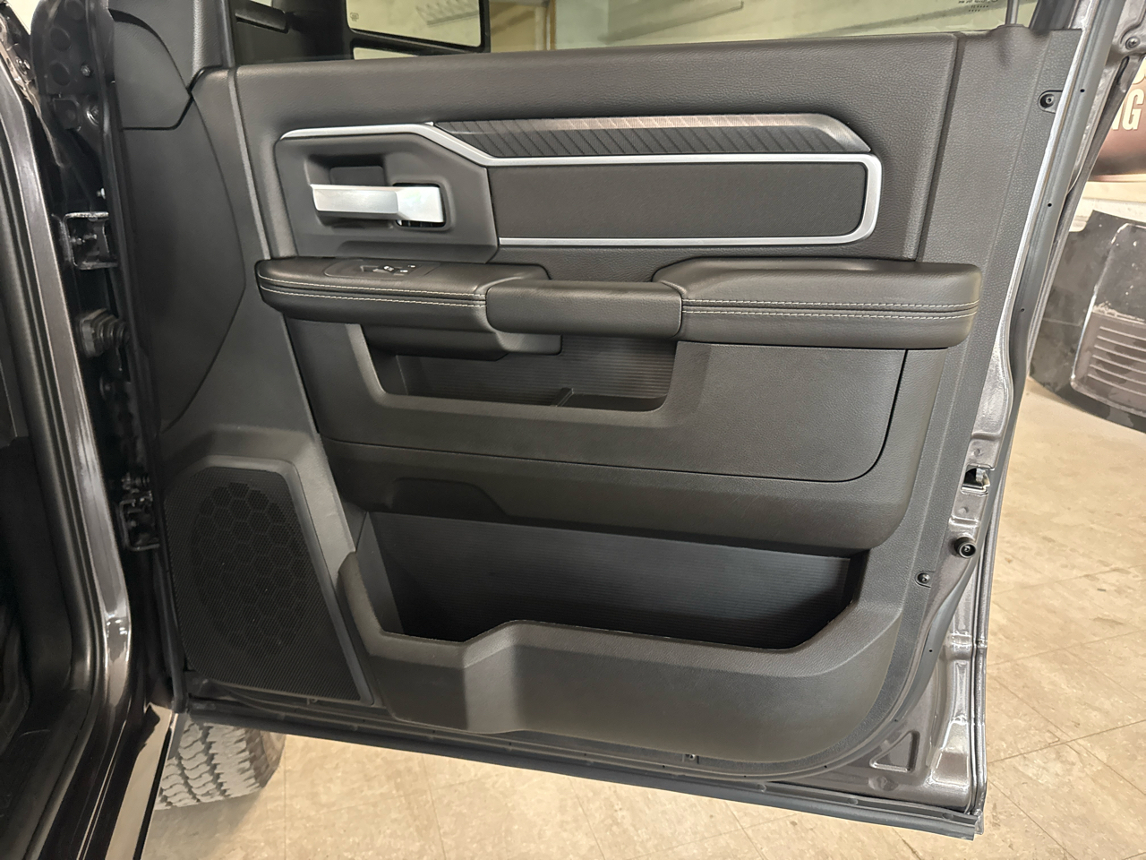 RAM 2500 Big Horn Crew Cab 4WD 2025