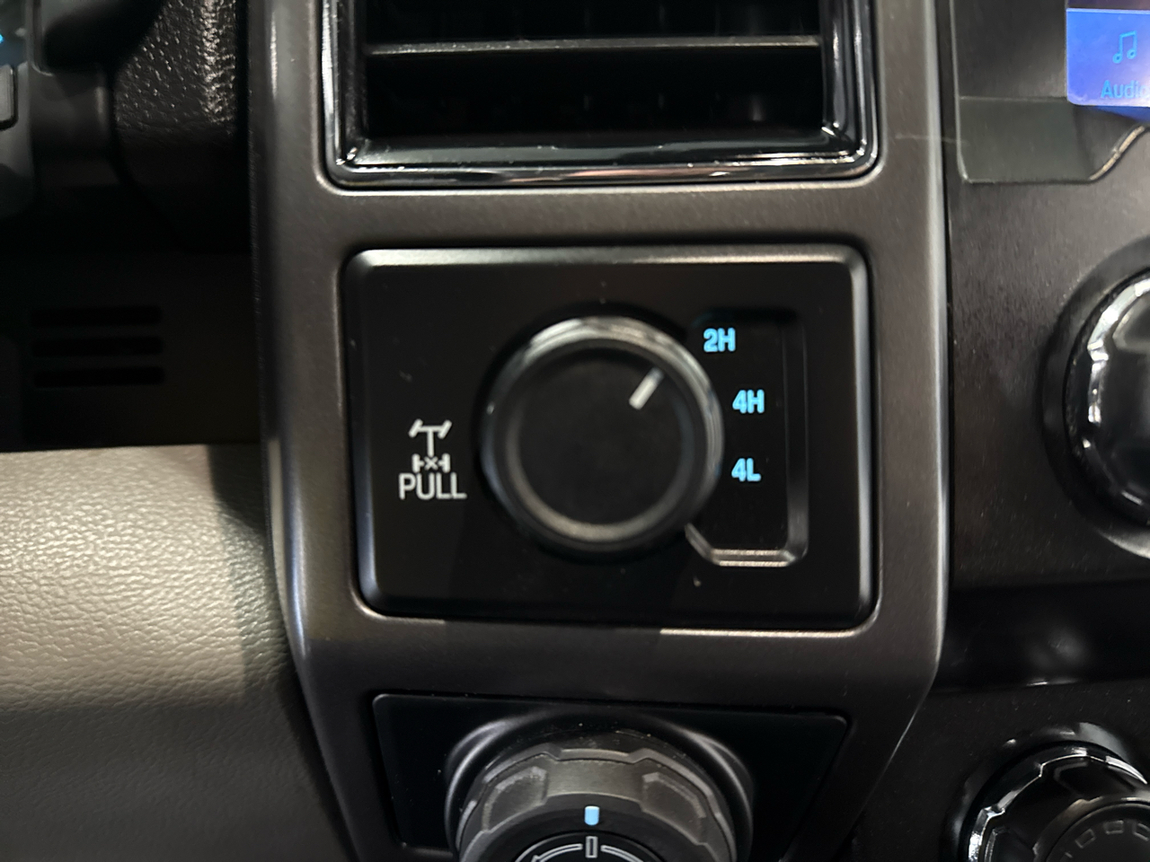 Ford F-150 XLT SuperCrew 4WD 2019