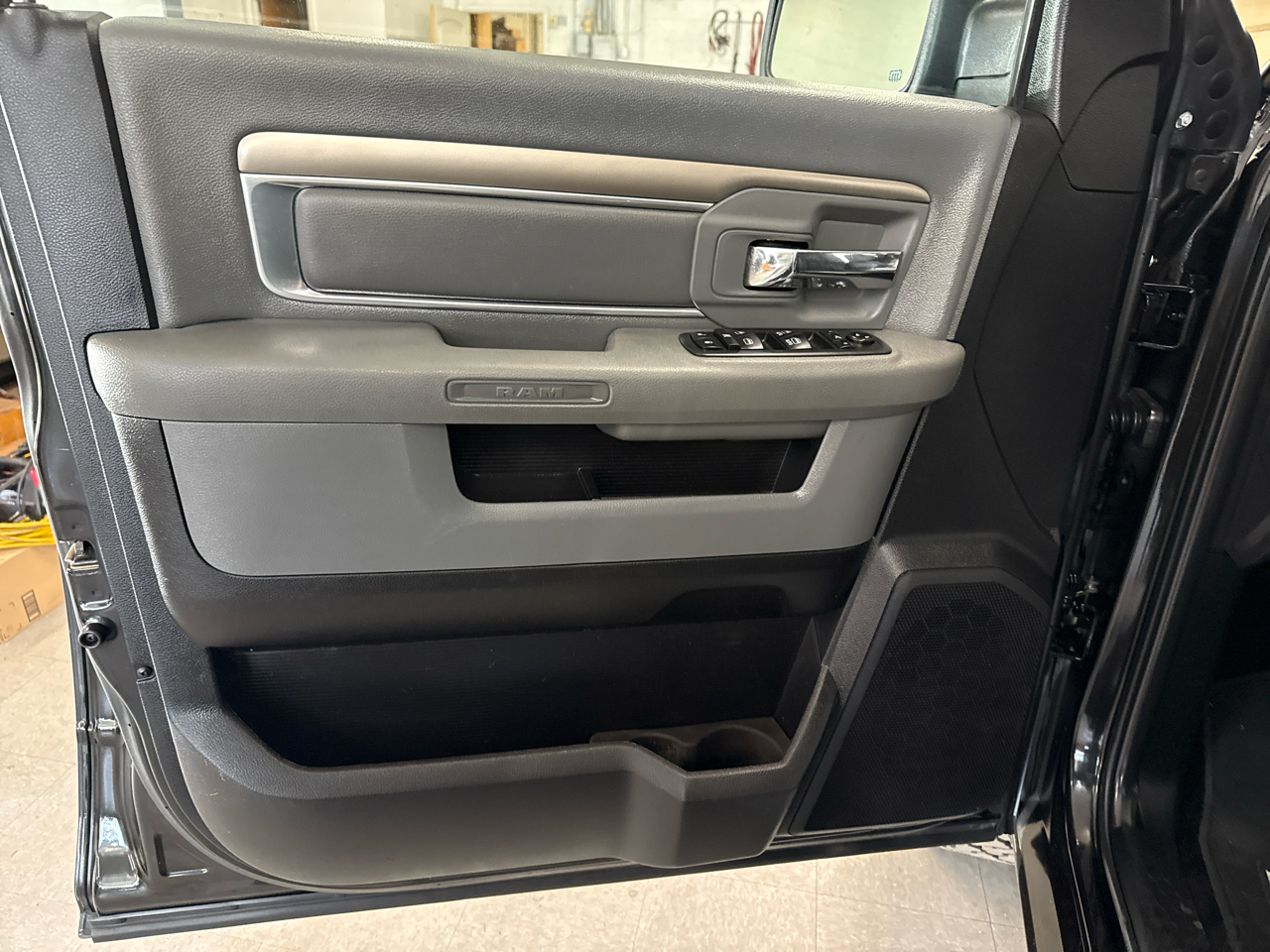 RAM 1500 Big Horn Crew Cab 4WD 2018