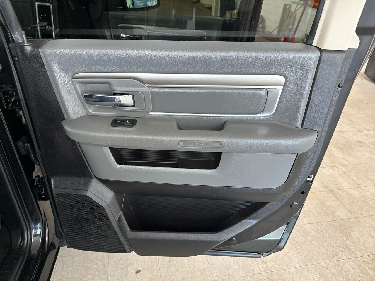 RAM 1500 Big Horn Crew Cab 4WD 2018