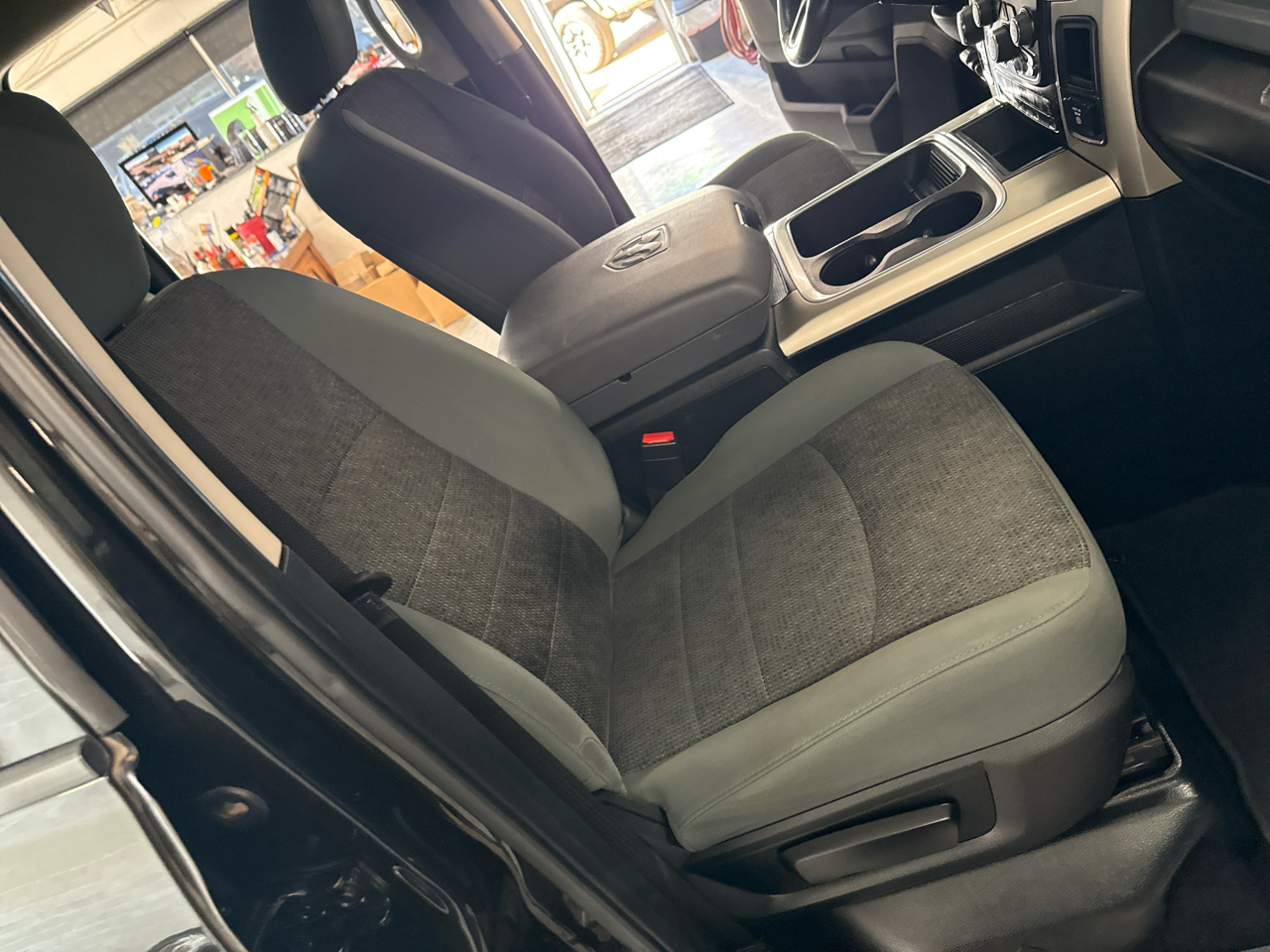 RAM 1500 Big Horn Crew Cab 4WD 2018