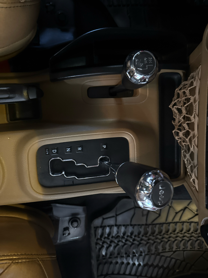 Jeep Wrangler Unlimited Sahara 4WD 2013