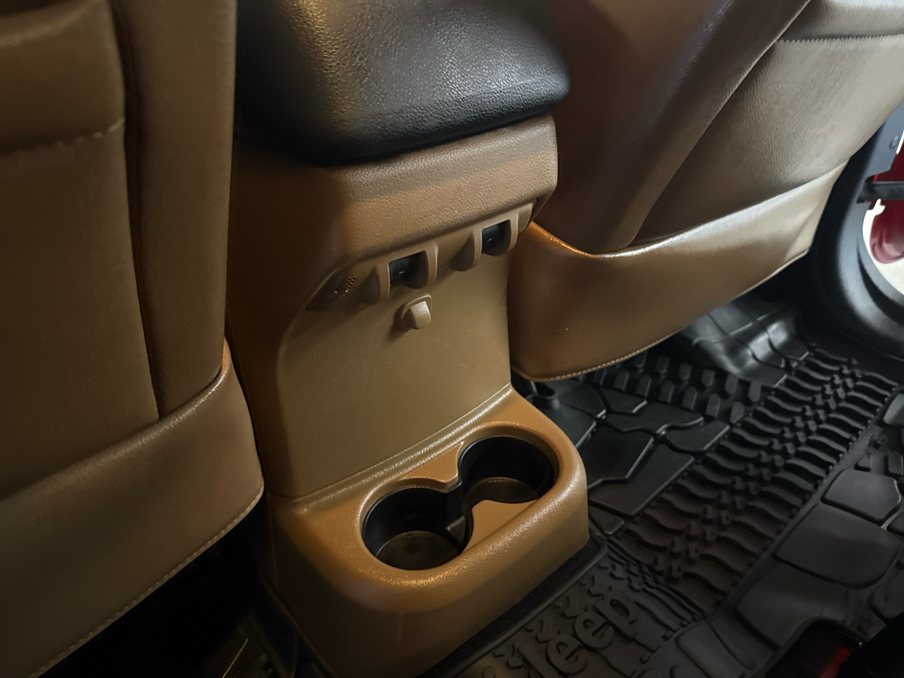 Jeep Wrangler Unlimited Sahara 4WD 2013