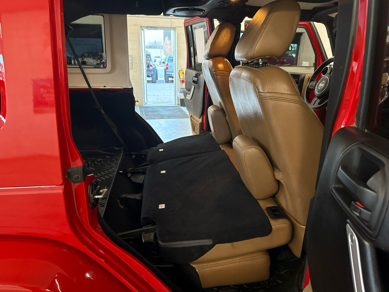 Jeep Wrangler Unlimited Sahara 4WD 2013