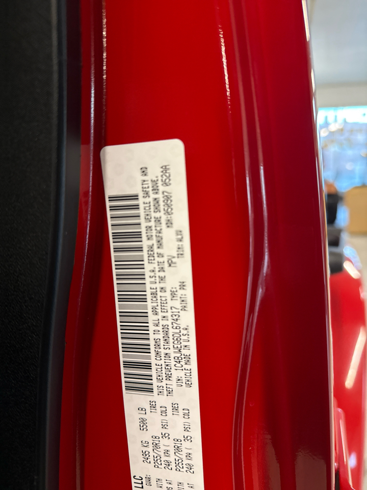 Jeep Wrangler Unlimited Sahara 4WD 2013